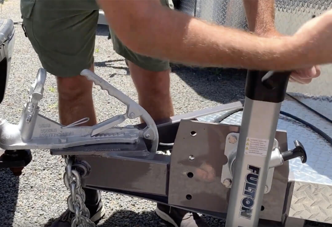 CORRECT USE OF TOW HITCH & JOCKEY WHEEL