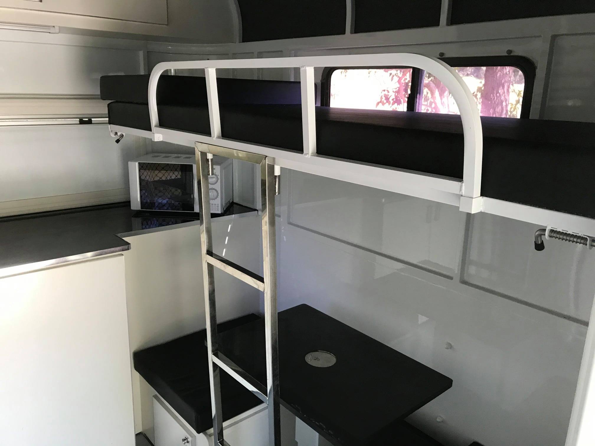 2HAL-O SN (1.O) 4900 RB DIVIDING WALL