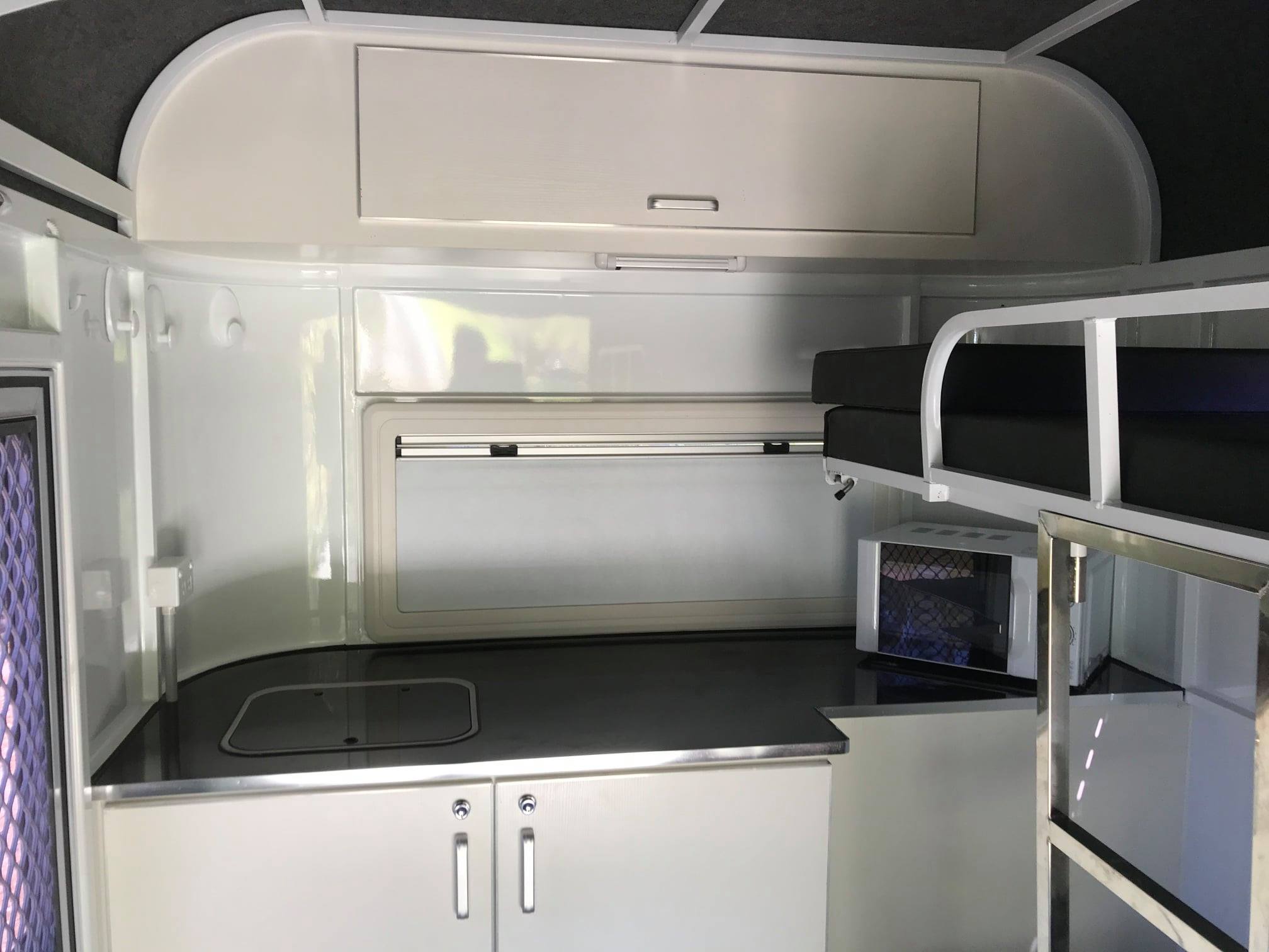 2HAL-O SN (1.O) 4900 RB DIVIDING WALL