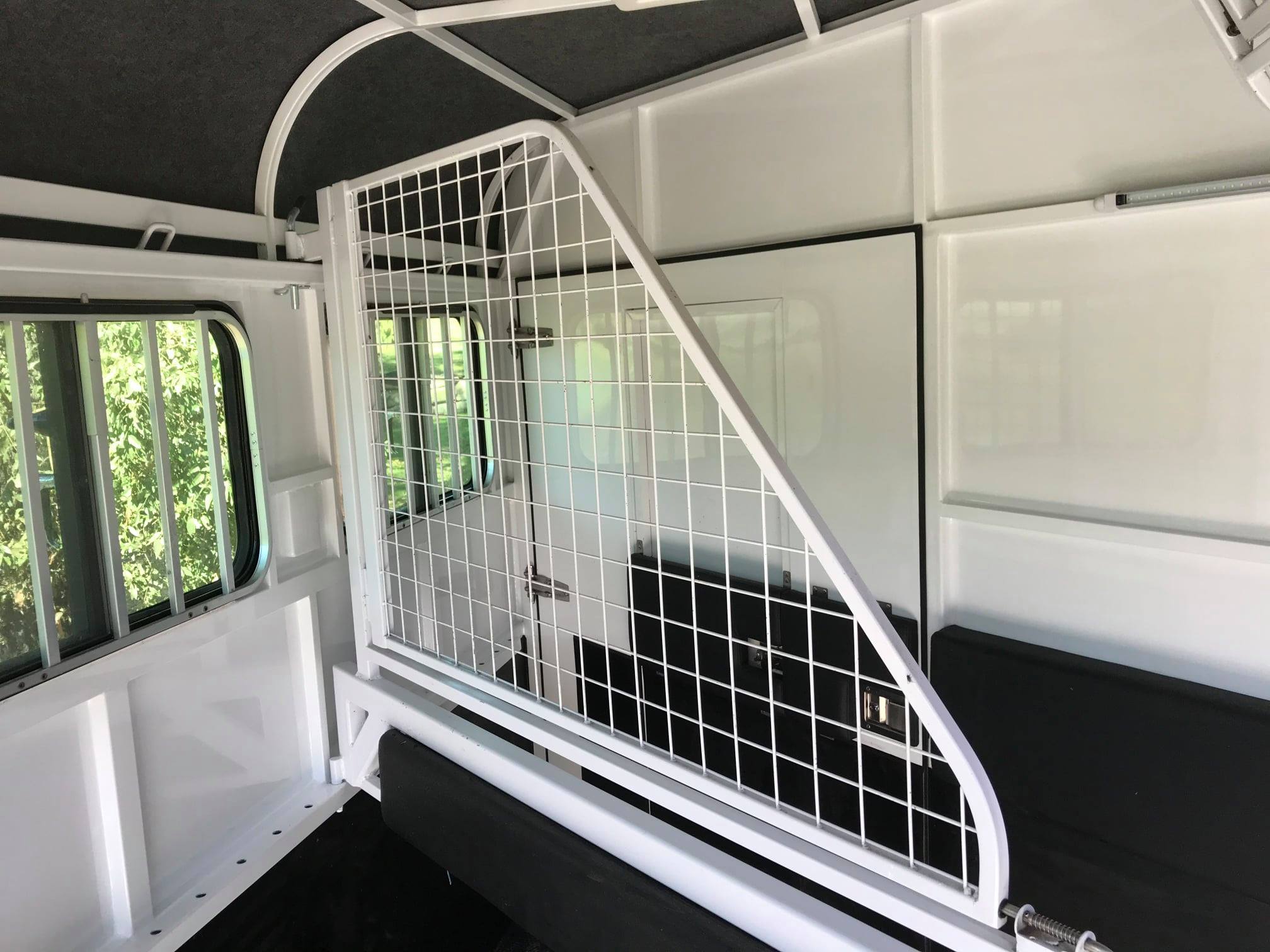 2HAL-O SN (1.O) 4900 RB DIVIDING WALL