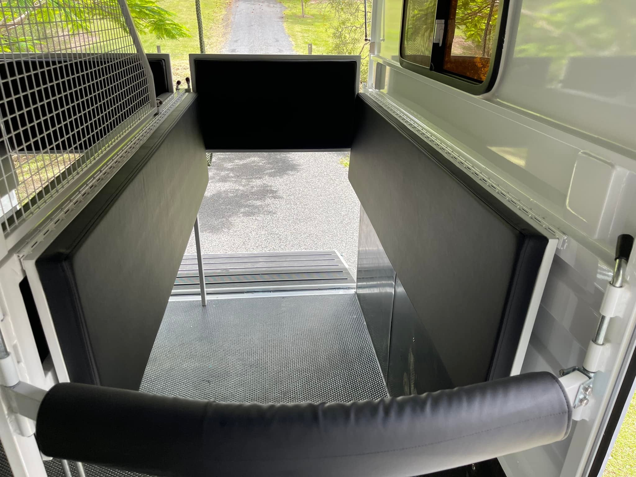 2HSL-L600 SN Classic Series Deluxe Package