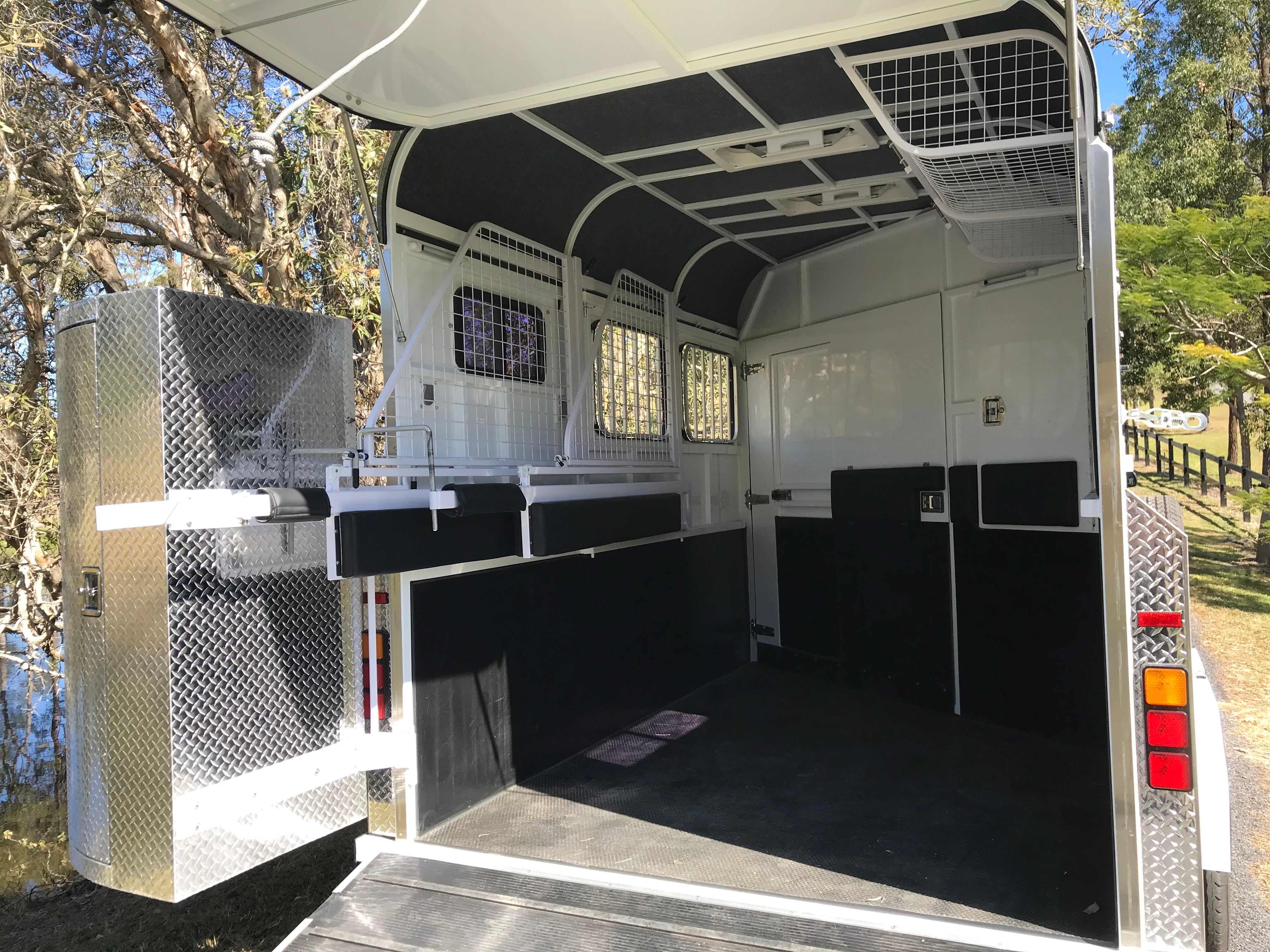 2HAL-O SN (2.O) 4900 RB DIVIDING WALL