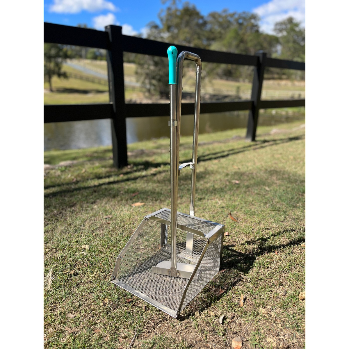 Lightweight aluminium manure scoop and scraper set for cleaning stables, floats and paddocks