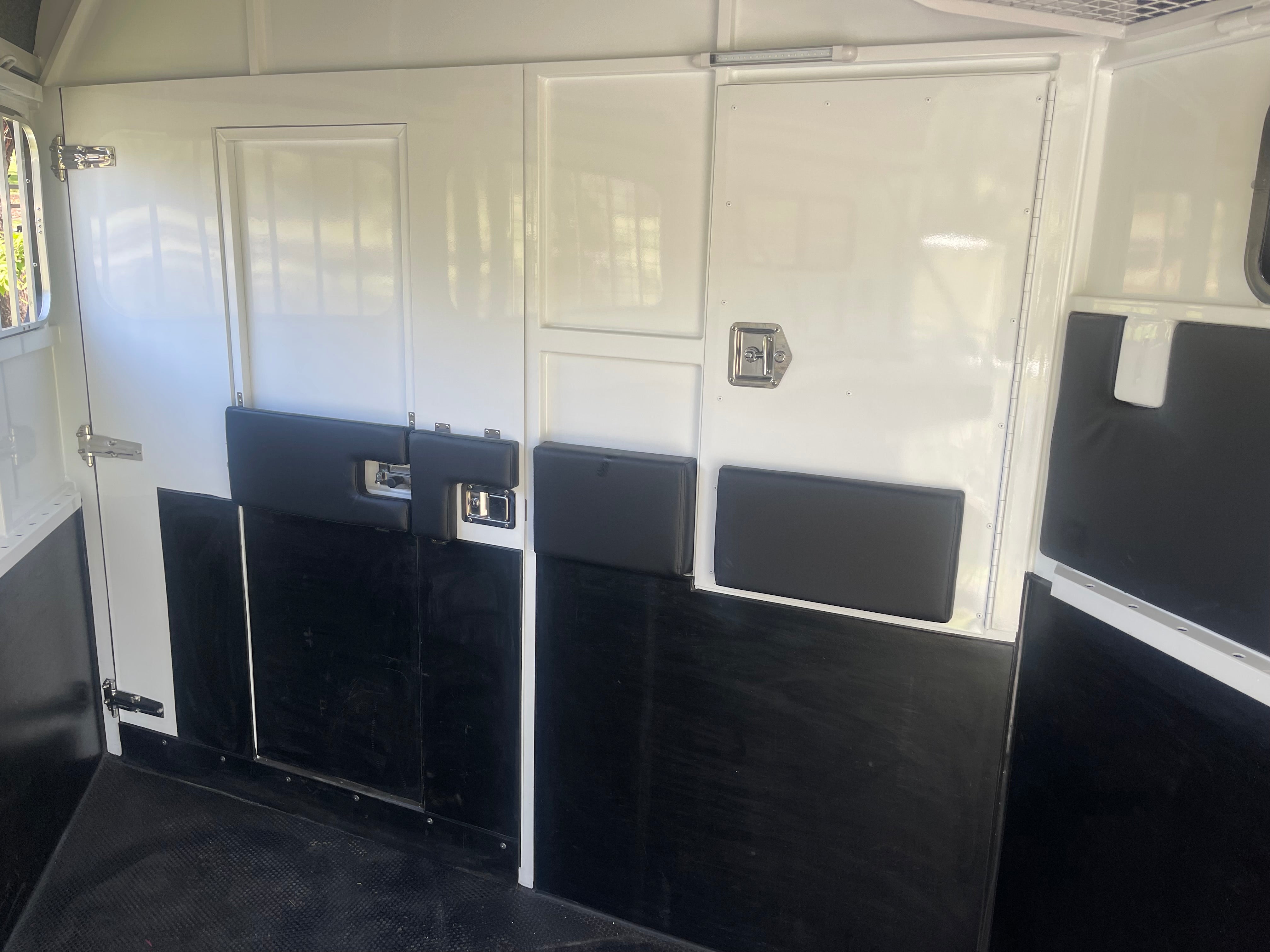 2HAL-O SN (2.1) 4900 RB DIVIDING WALL