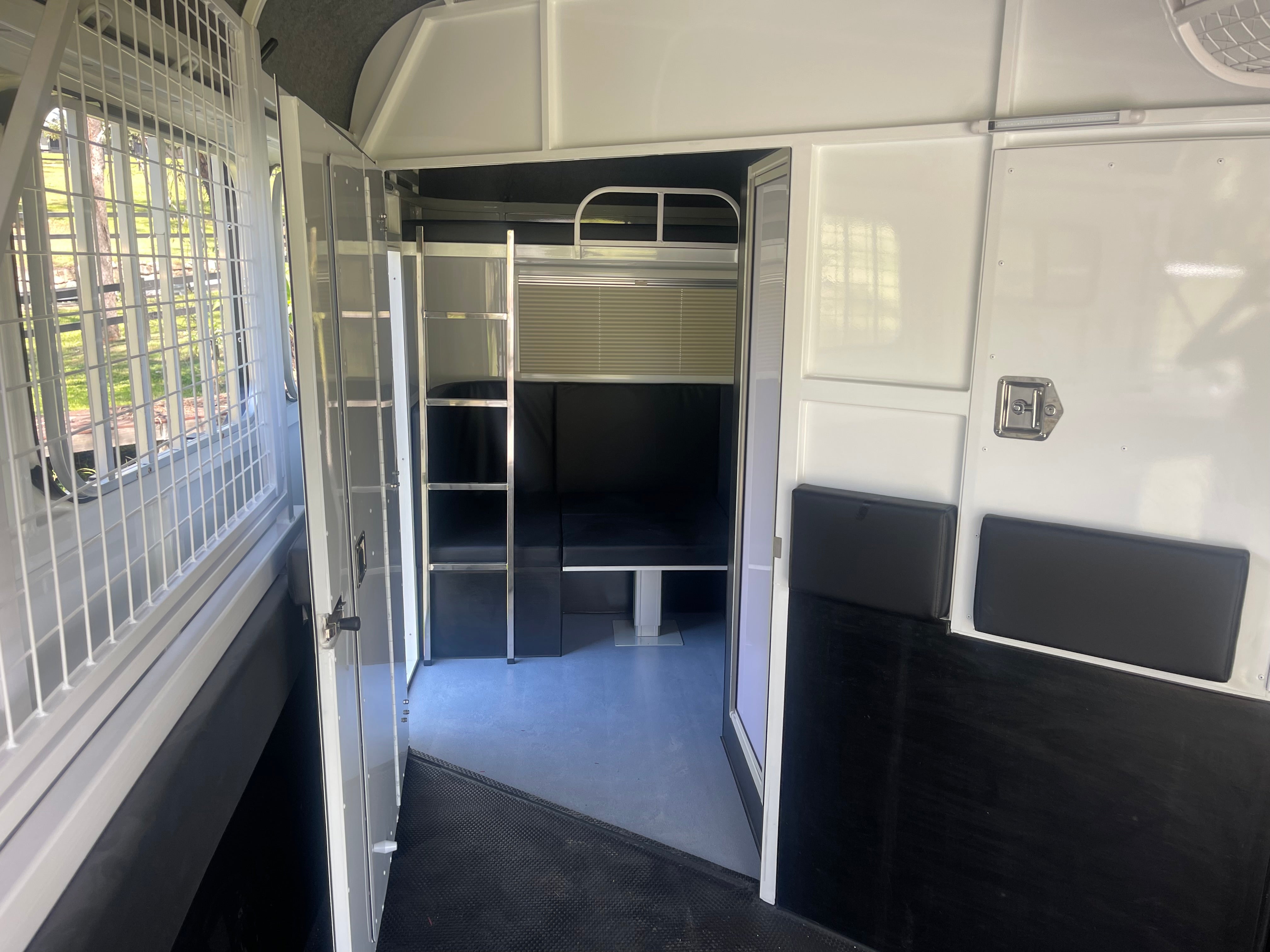 2HAL-O SN (2.1) 4900 RB DIVIDING WALL