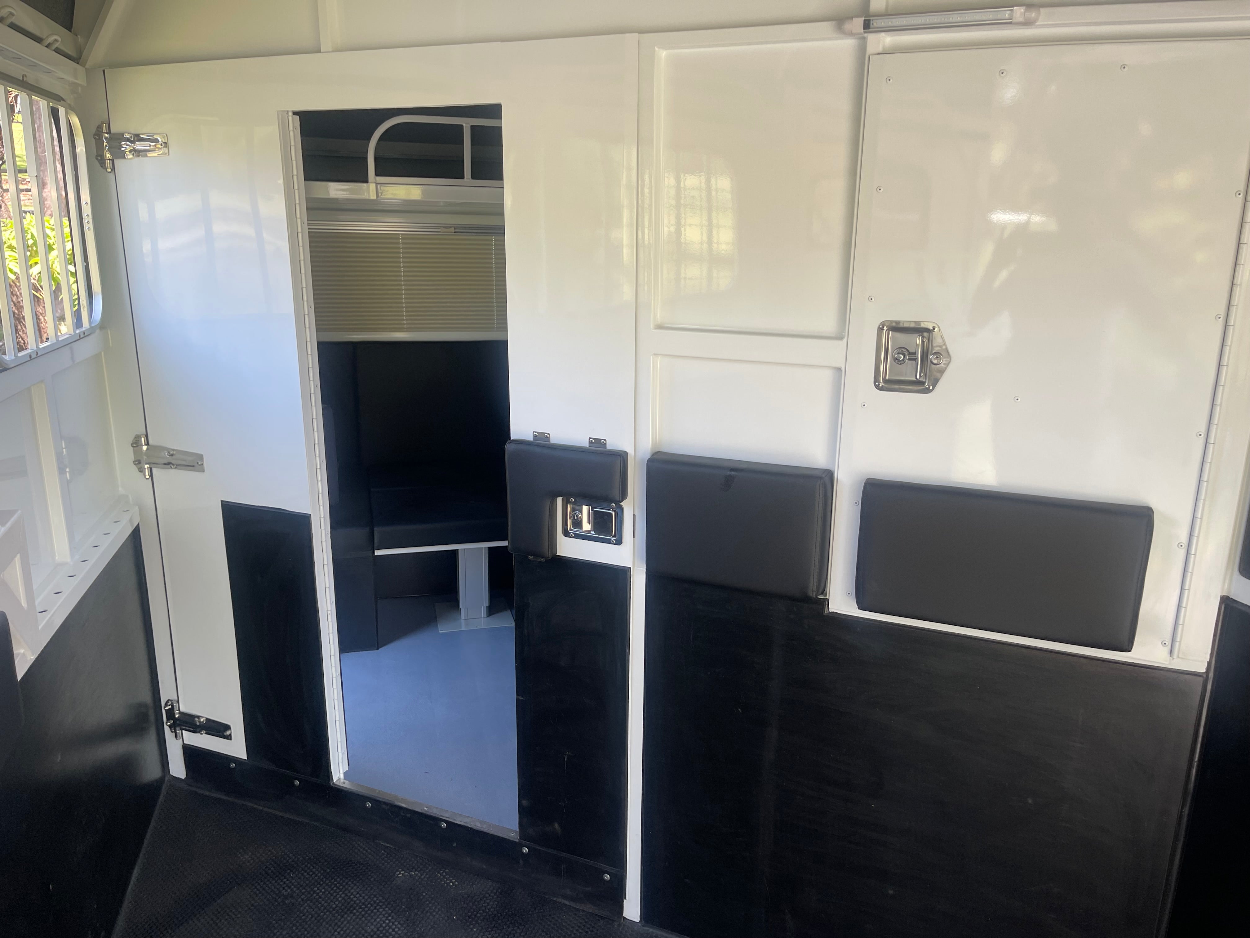 2HAL-O SN (2.1) 4900 RB DIVIDING WALL