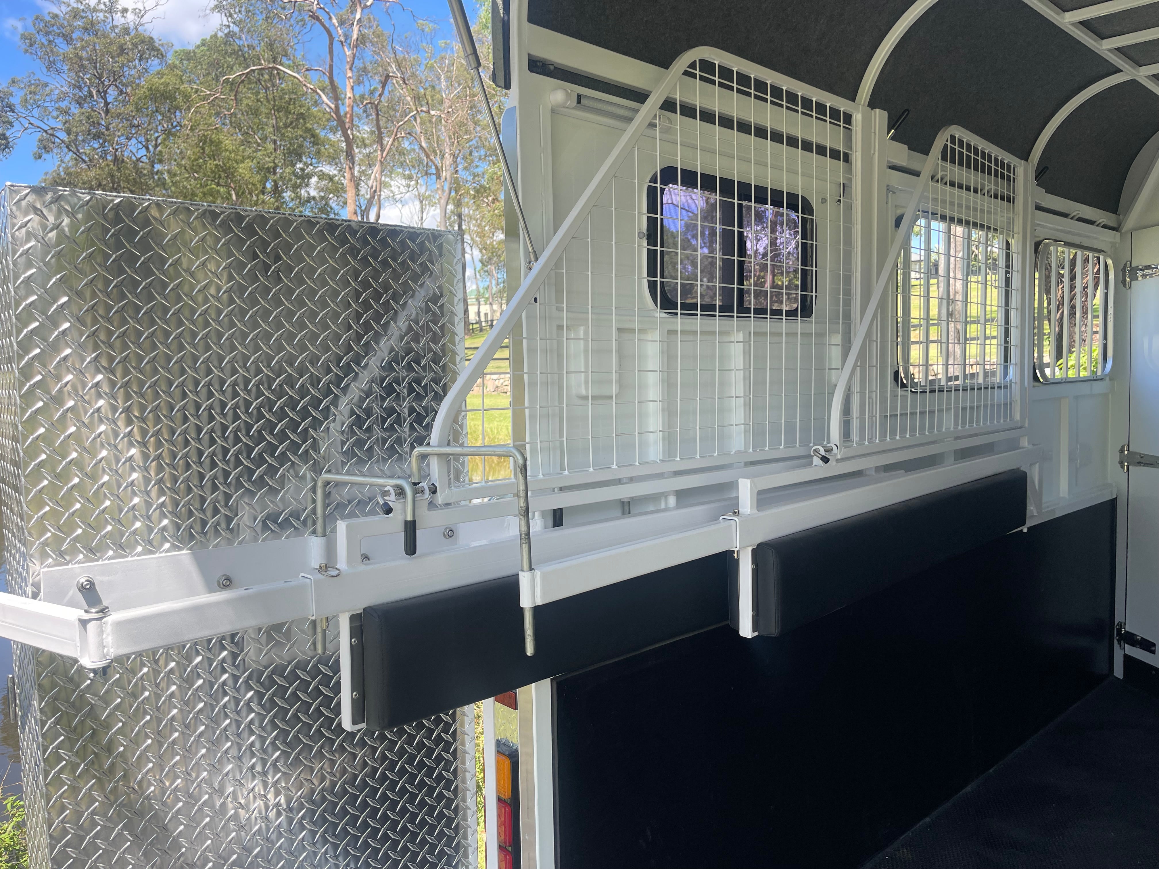 2HAL-O SN (2.1) 4900 RB DIVIDING WALL