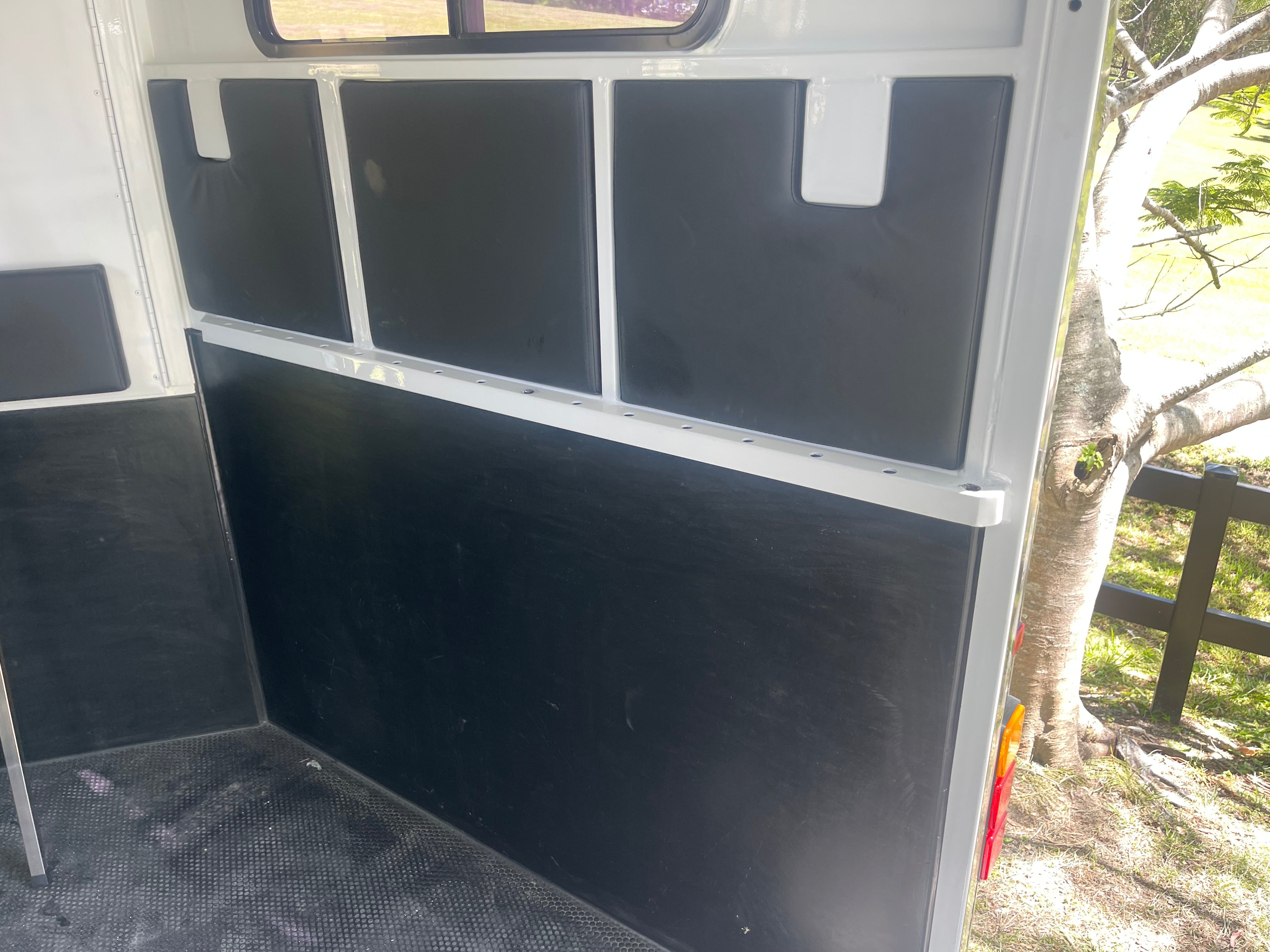 2HAL-O SN (2.1) 4900 RB DIVIDING WALL