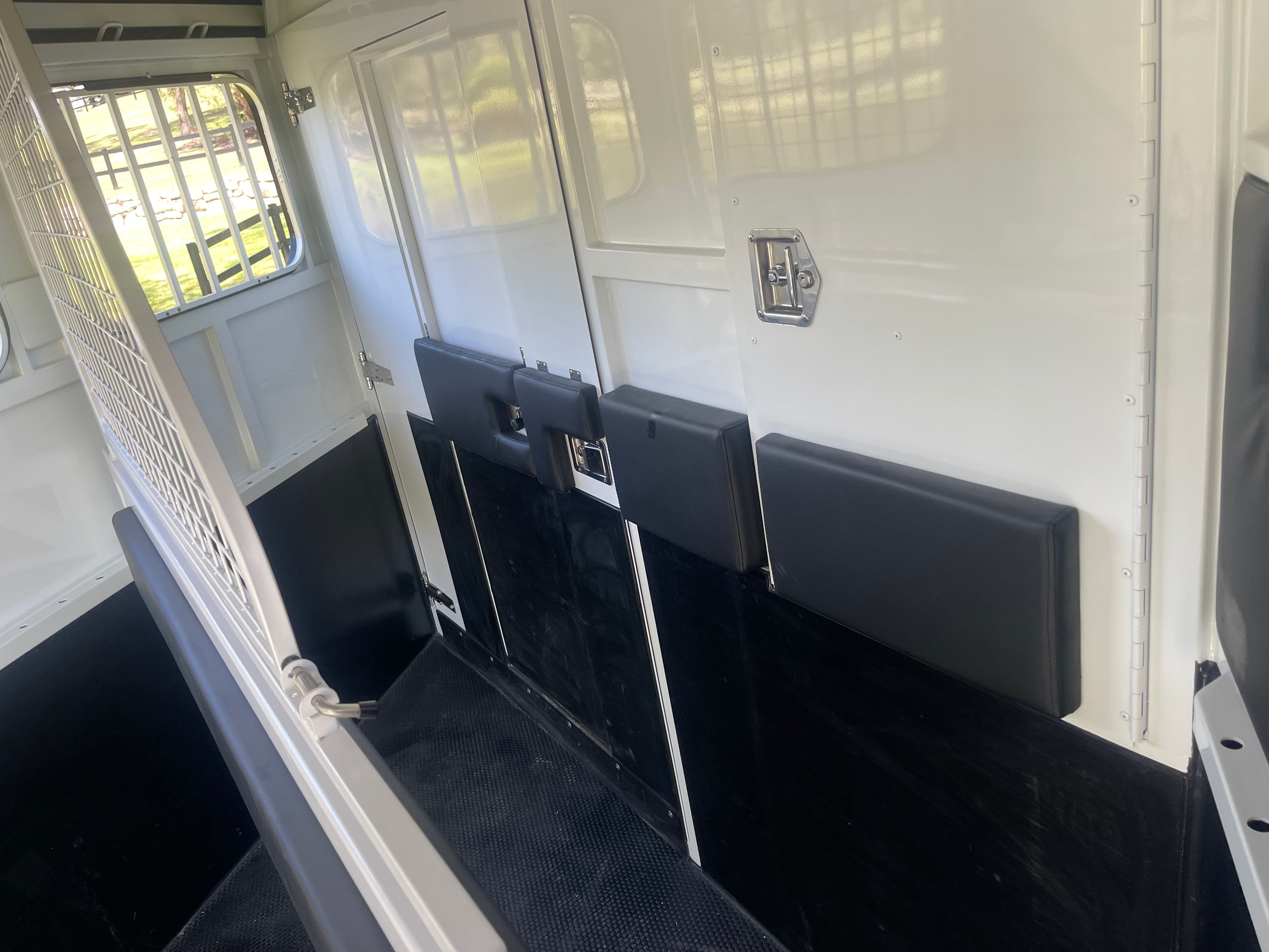 2HAL-O SN (2.1) 4900 RB DIVIDING WALL