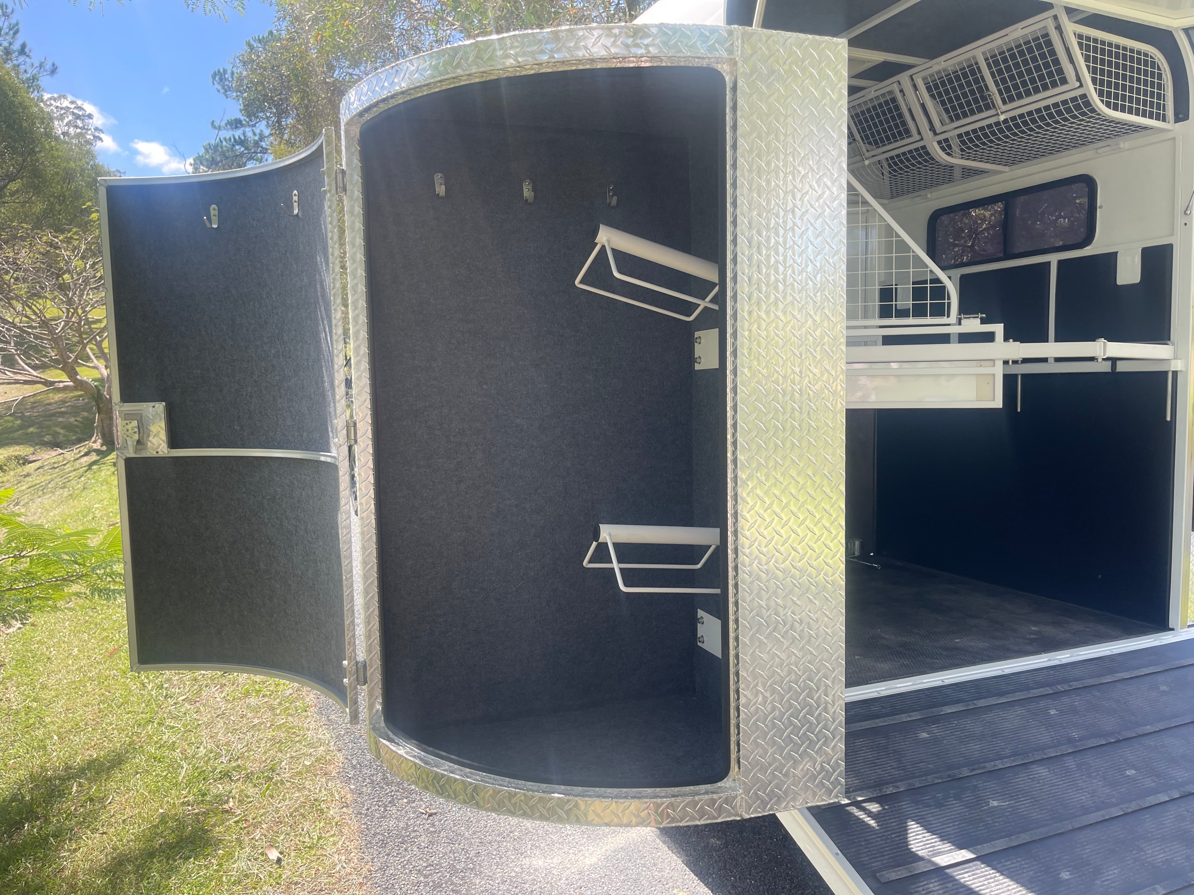 2HAL-O SN (2.1) 4900 RB DIVIDING WALL