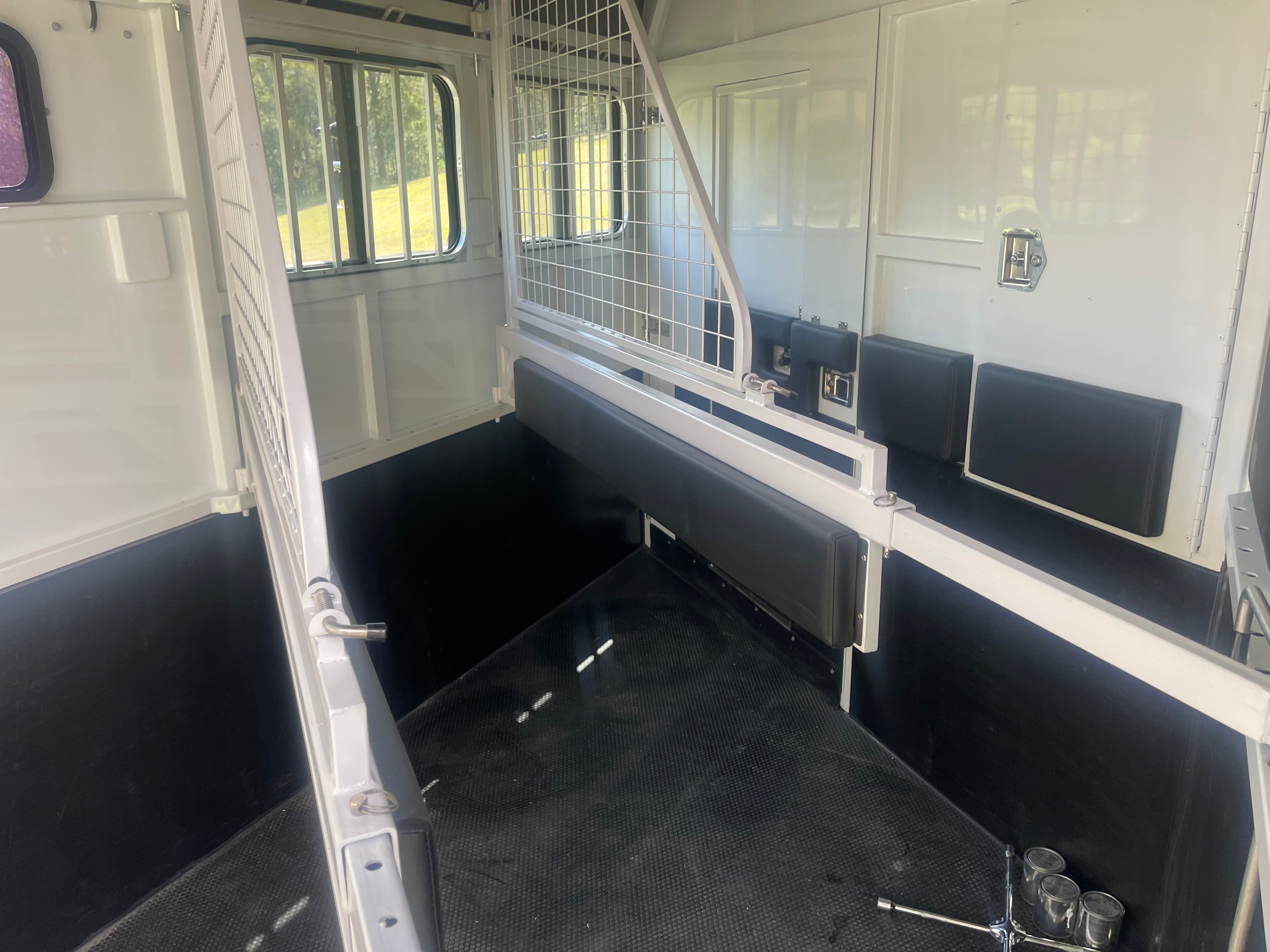 2HAL-O SN (2.1) 4900 RB DIVIDING WALL