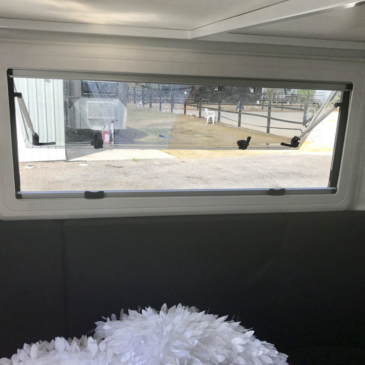 2 horse angle load Eurofloat 5106 Mid Overnighter with beds in front for overnight stays away
