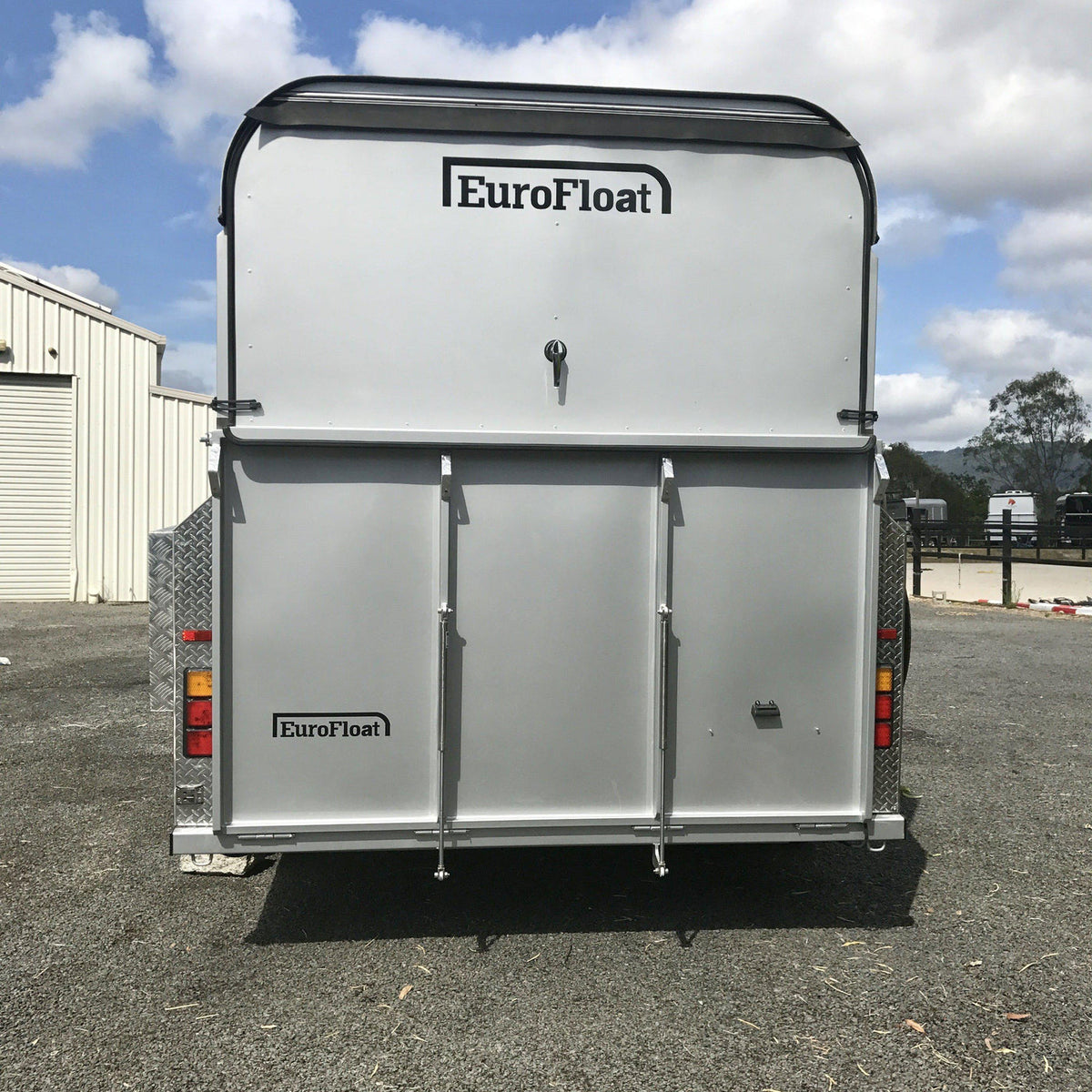 Eurofloat 2HAL-O SN WB 2.0 5106 overnighter horse float built for comfortable overnight trips to shows and events