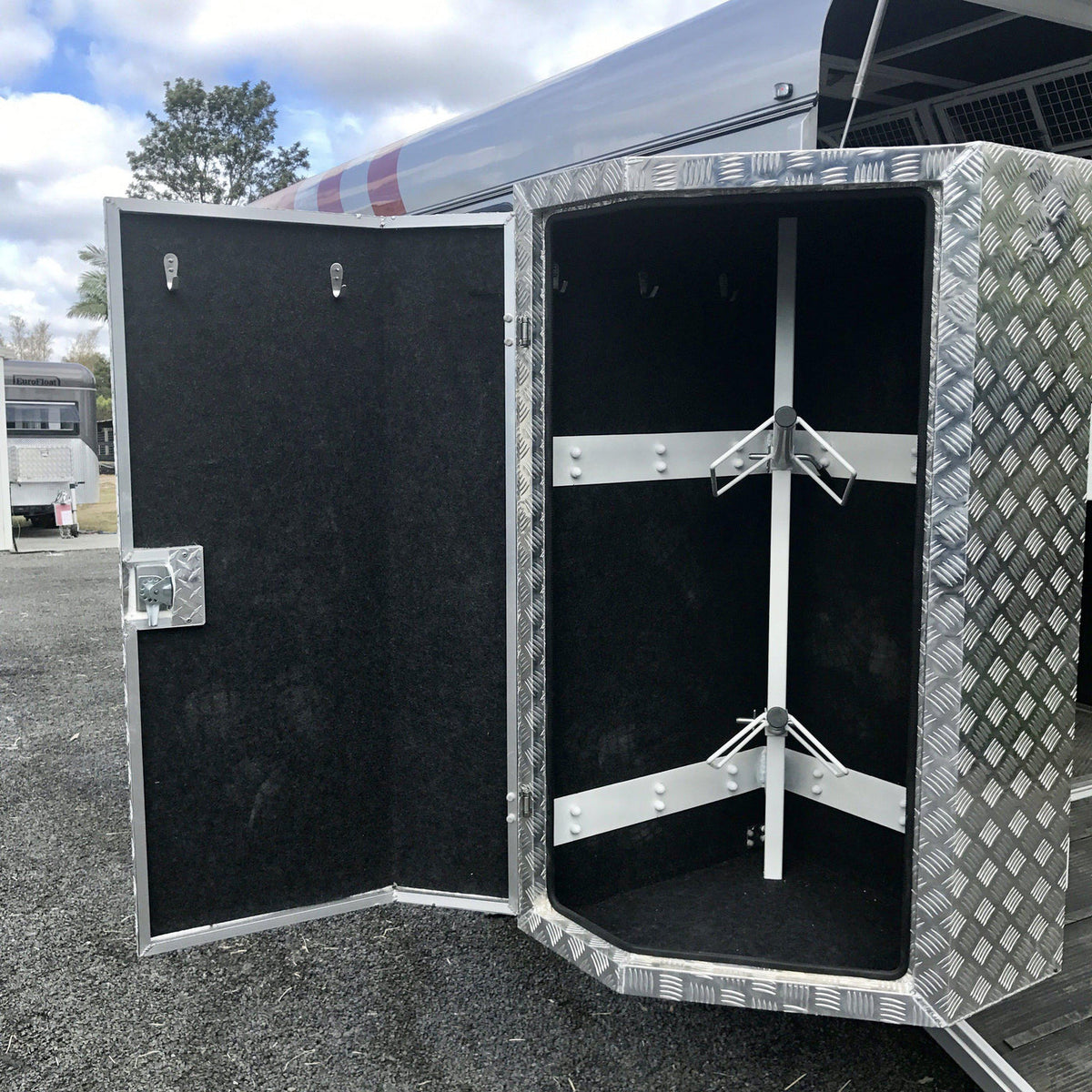 Eurofloat 2HAL-O SN WB 2.0 5106 overnighter horse float with side cupboard storage for tack and gear
