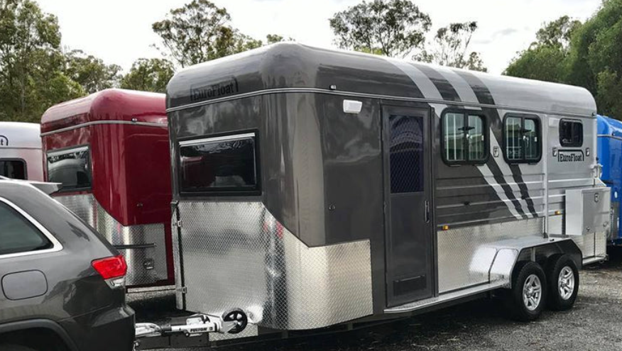 Rent or Own? Deciding on a Horse Trailer Based on Your Usage and Budget