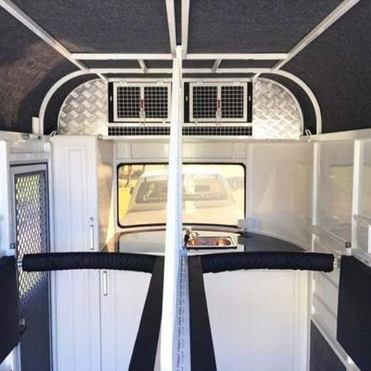 2 horse straight load L600 Classic Series deluxe float built for safe, reliable European style horse transport