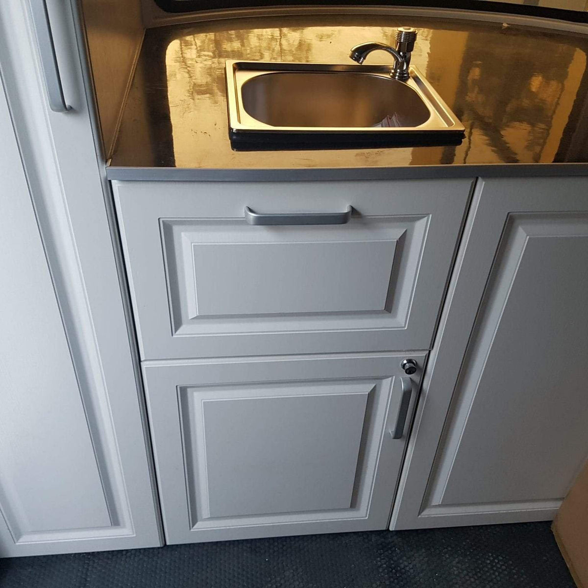 2 horse straight load L600 Classic Series deluxe float with rot proof floor and 25mm aluminium clip panels