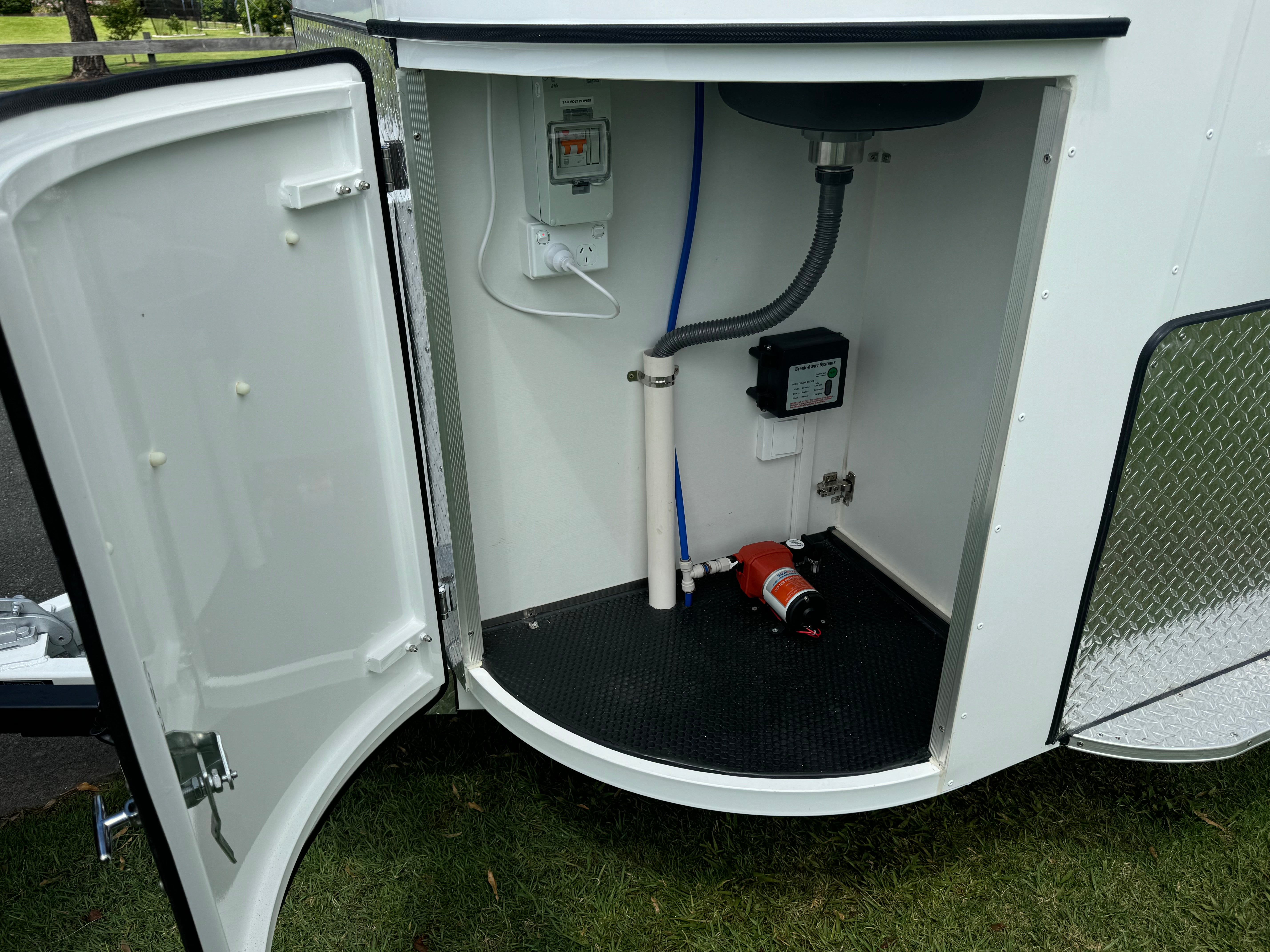 EuroFloat 2HAL-L860 Deluxe package with kitchen and caravan door