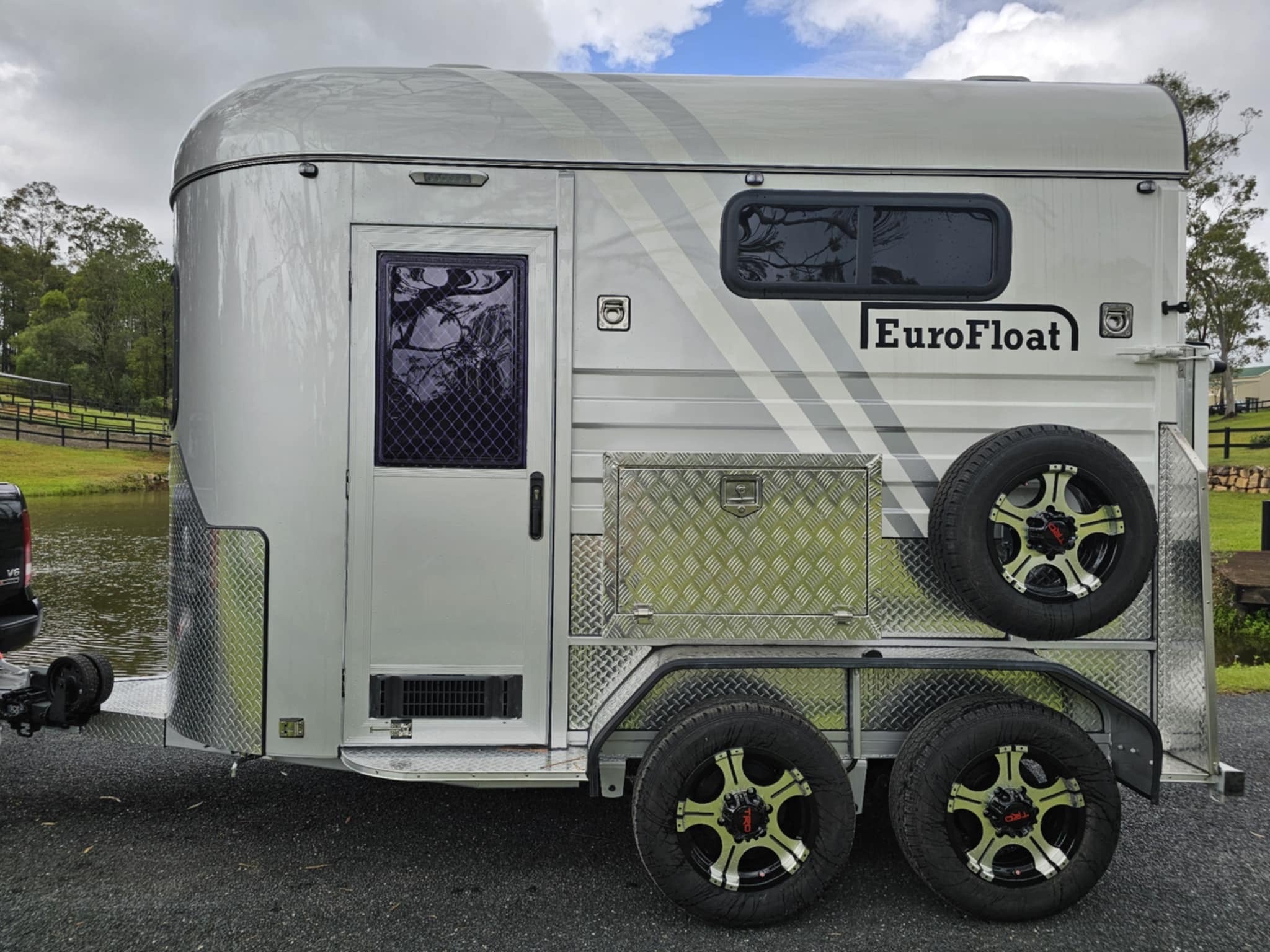 Euro Float RN 2HSL-L500 Deluxe Package + Caravan