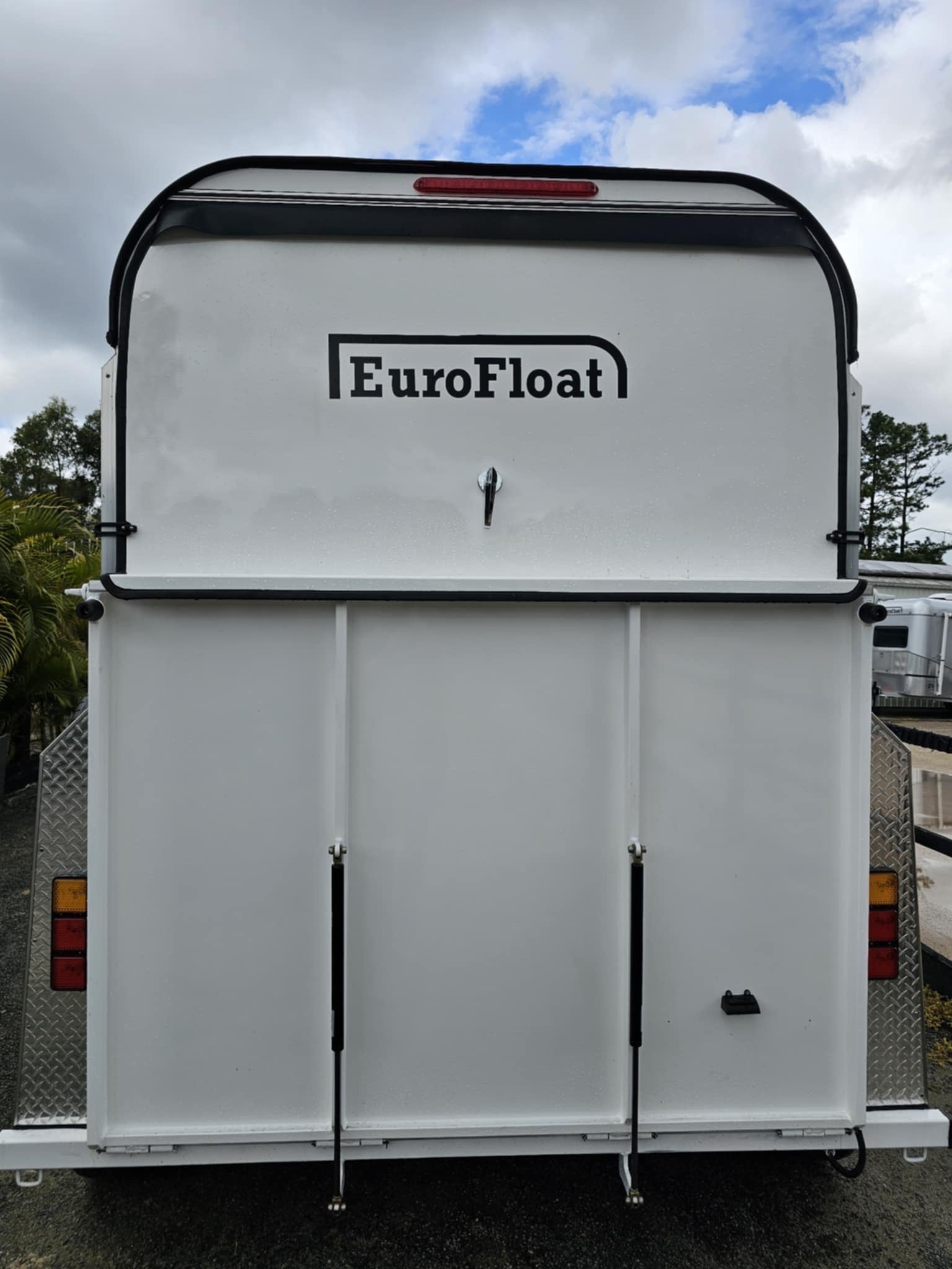 Euro Float RN 2HSL-L500 Deluxe Package + Caravan