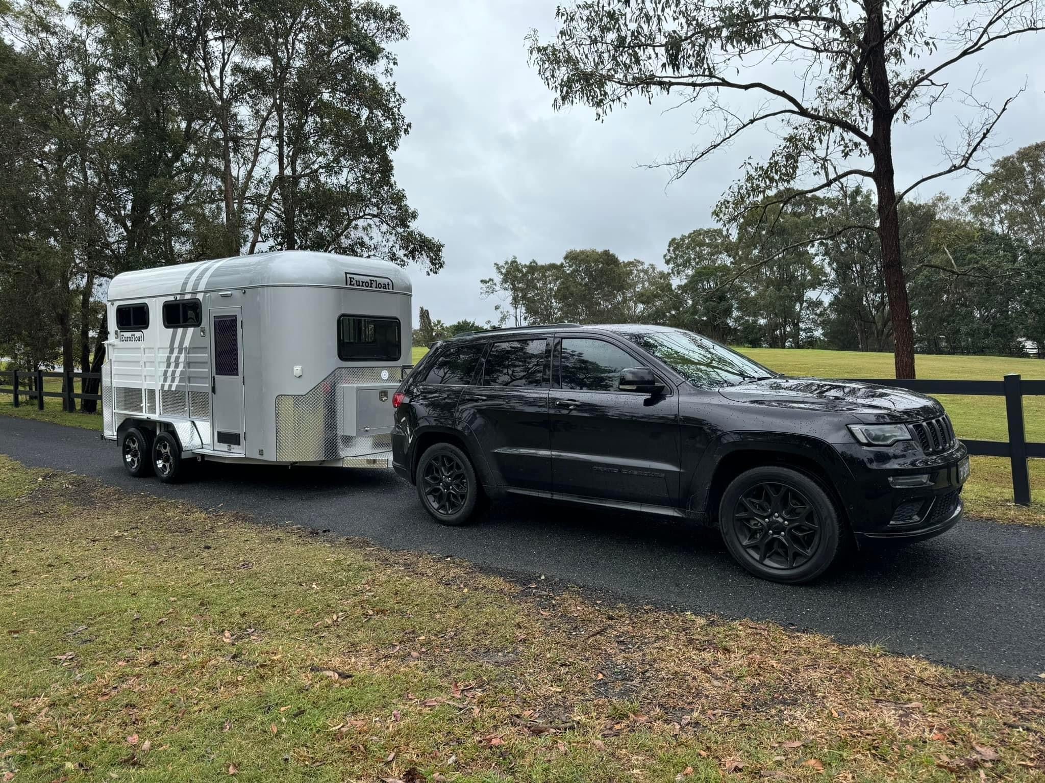 2HAL-L860 Deluxe package with kitchen and caravan door